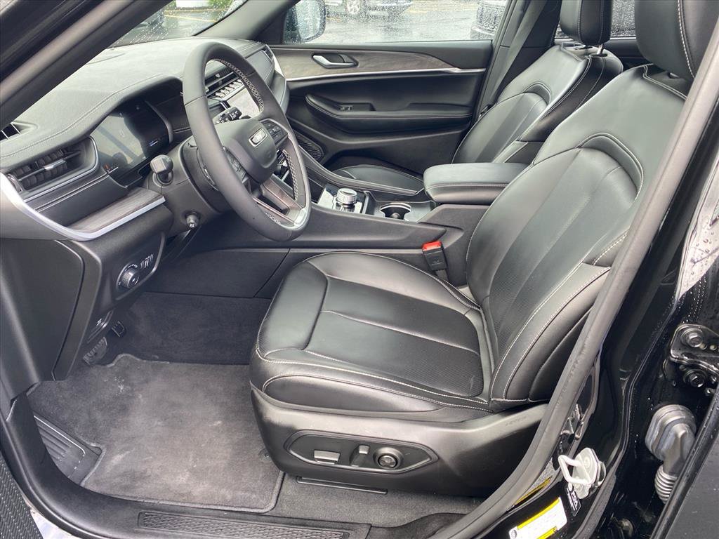 Used 2025 Jeep Grand Cherokee L Limited w/ Luxury Tech Group II AWD/4WD image 9