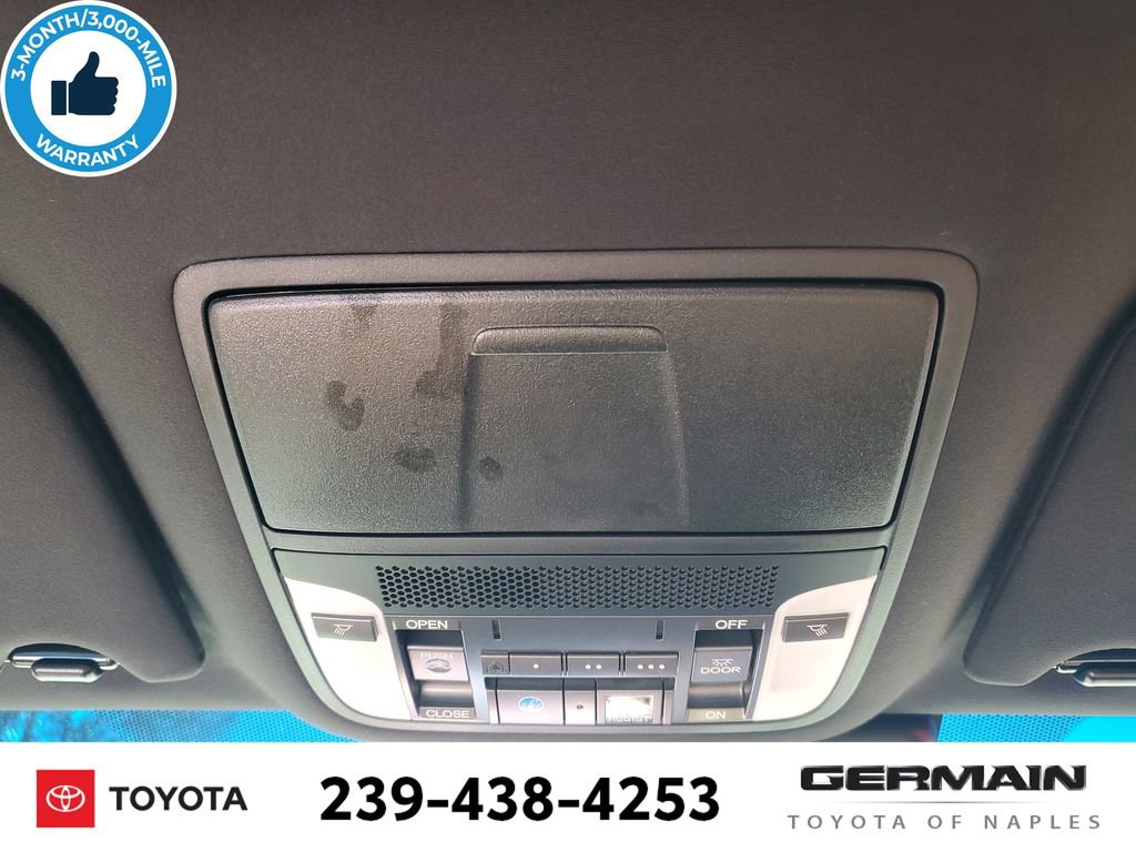 Used 2018 Acura RLX w/ Technology Package image 33