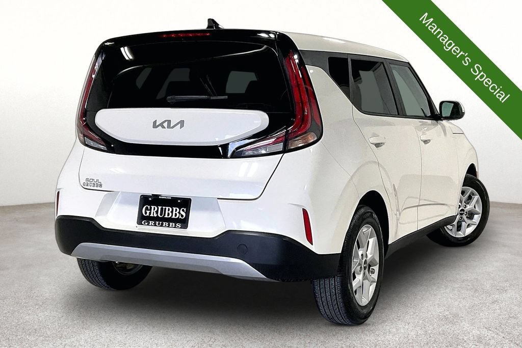 Used 2025 Kia Soul LX w/ LX Technology Package FWD image 2