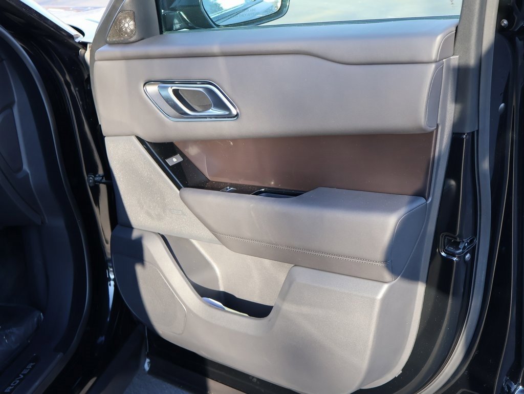 New 2026 Land Rover Range Rover Velar Dynamic SE image 12