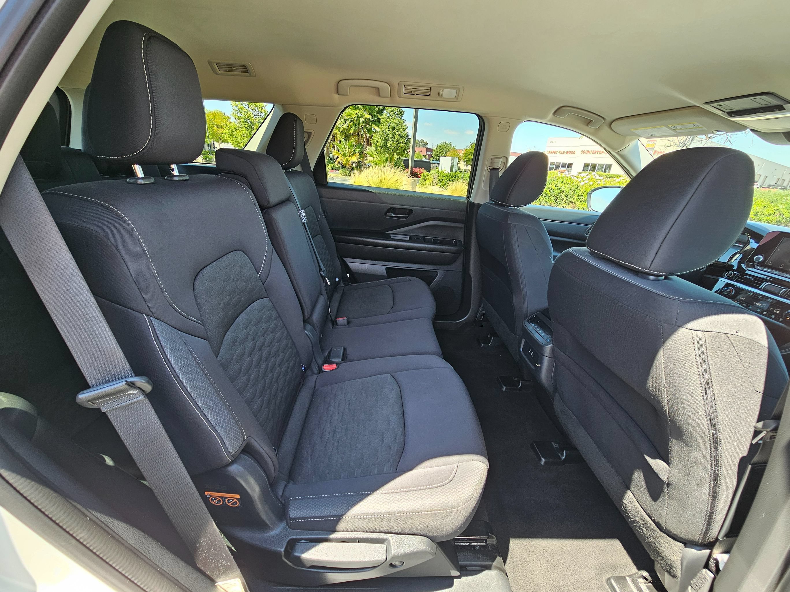 Used 2024 Nissan Pathfinder SV FWD image 29