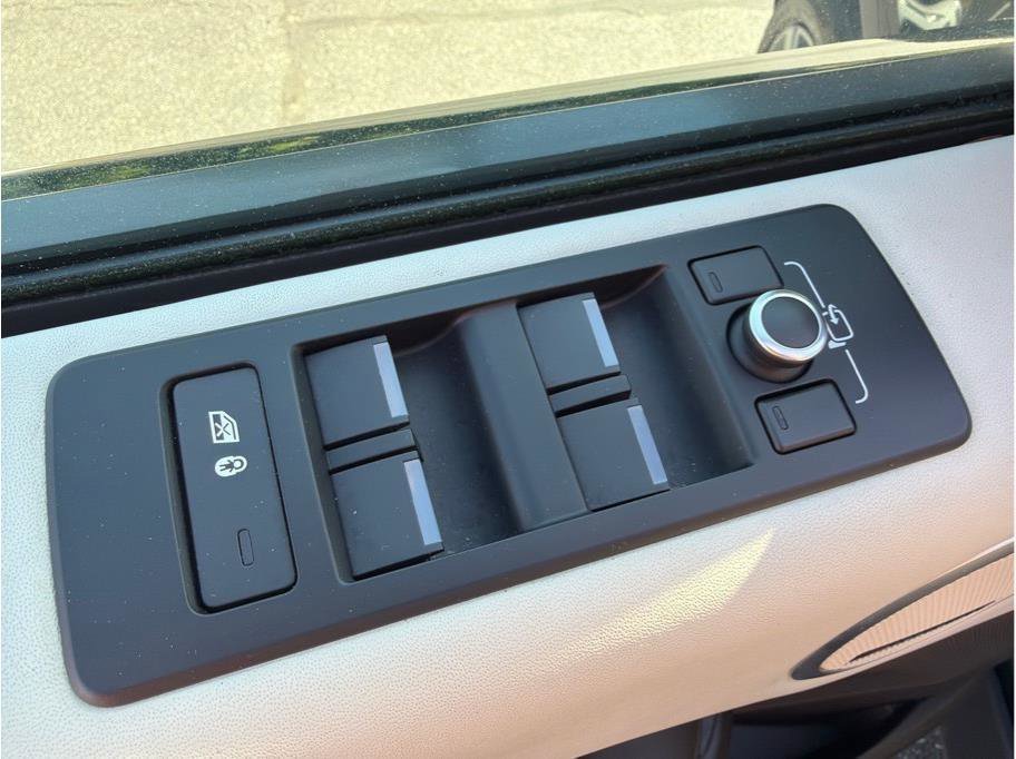 Used 2017 Land Rover Discovery HSE Luxury AWD/4WD image 11