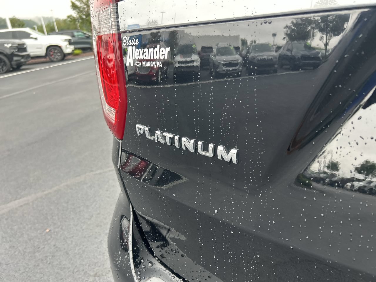 Used 2017 Ford Explorer Platinum AWD/4WD image 11