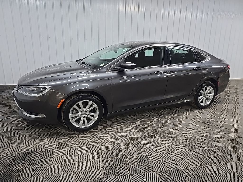 Used 2015 Chrysler 200 Limited w/ Convenience Group image 6