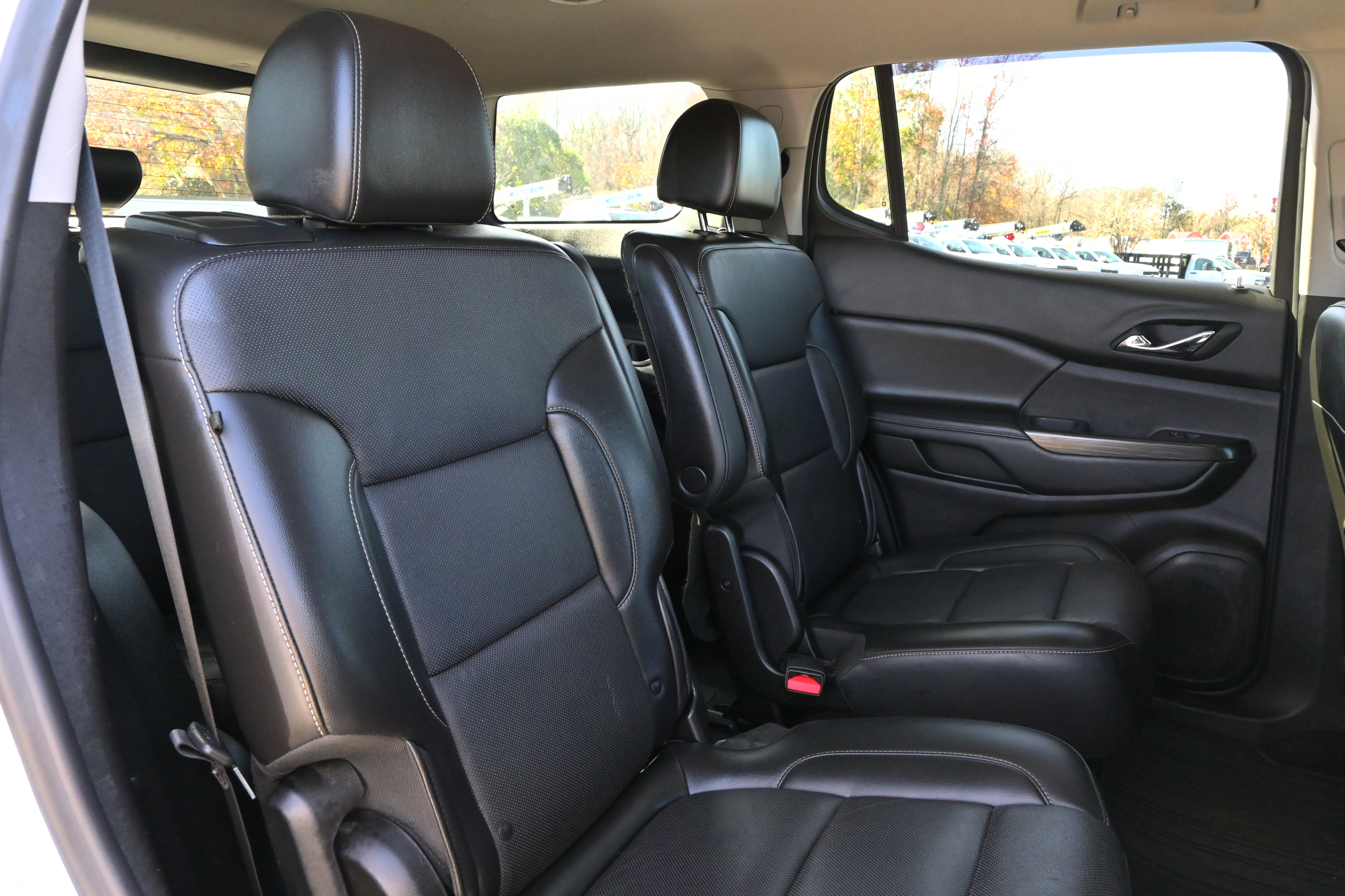 Used 2022 GMC Acadia SLT w/ Technology Package image 13