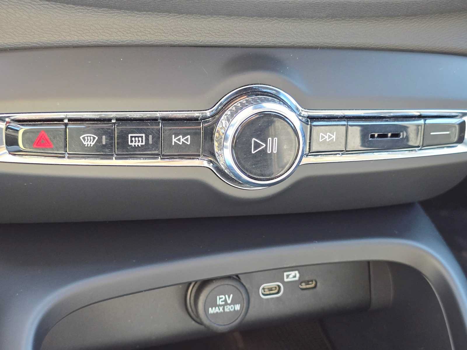 Used 2026 Volvo XC40 B5 Plus w/ Protection Package Premier AWD/4WD image 29