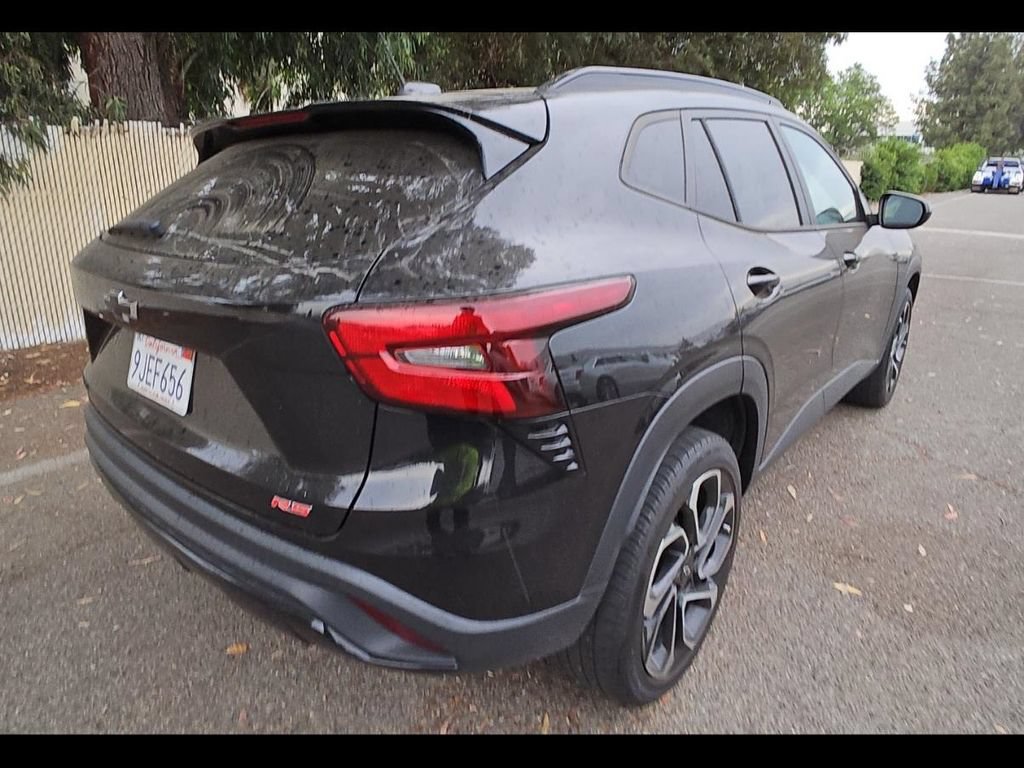 Used 2024 Chevrolet Trax RS w/ Driver Confidence Package FWD image 5