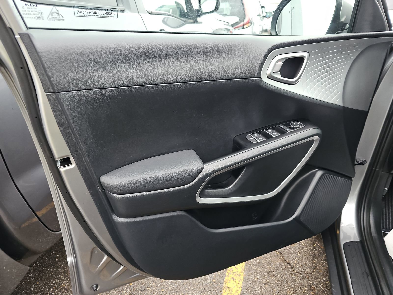 Used 2025 Kia Soul LX w/ LX Technology Package image 11