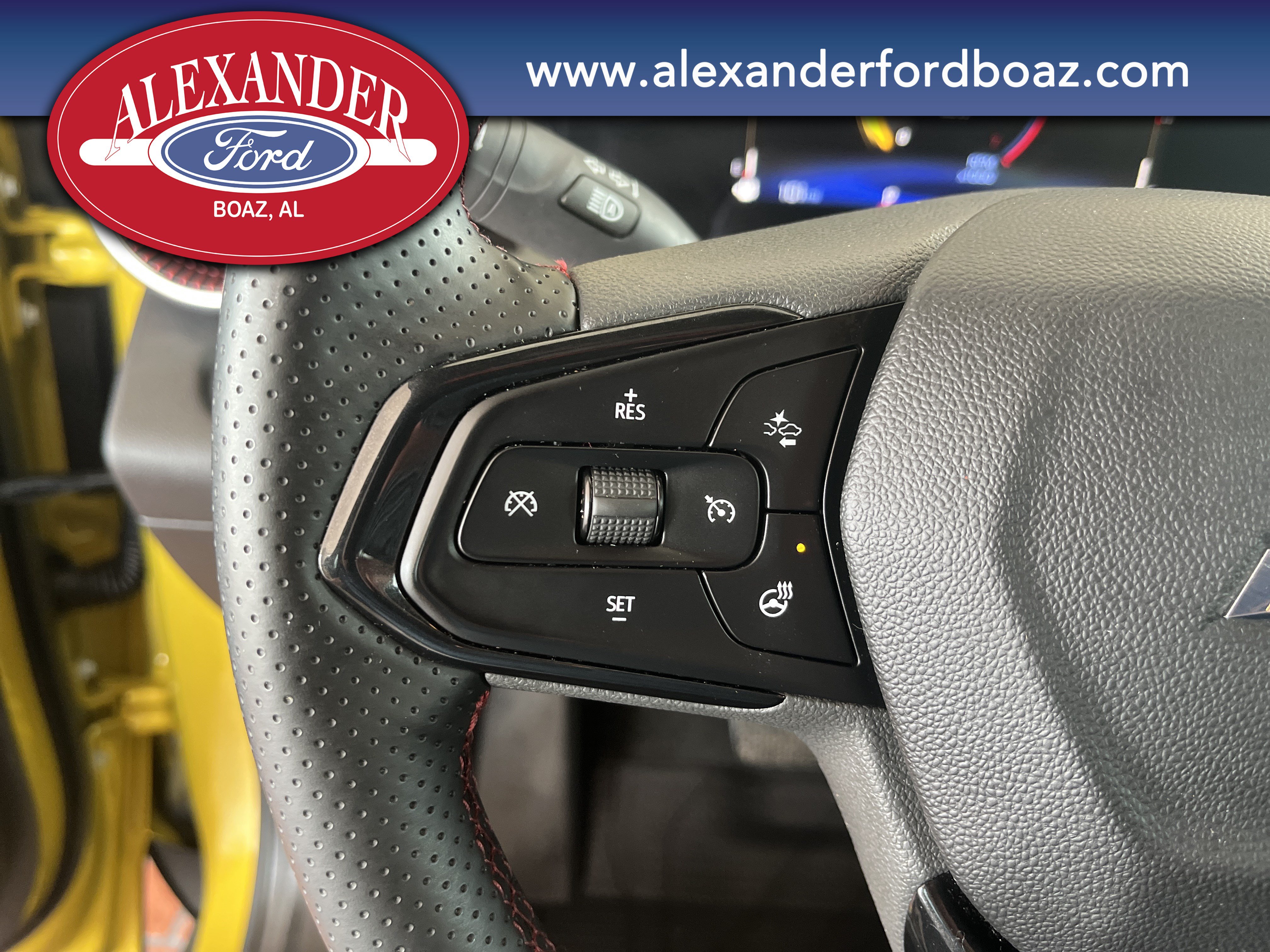 Used 2025 Chevrolet Trax RS w/ Sunroof Package FWD image 20