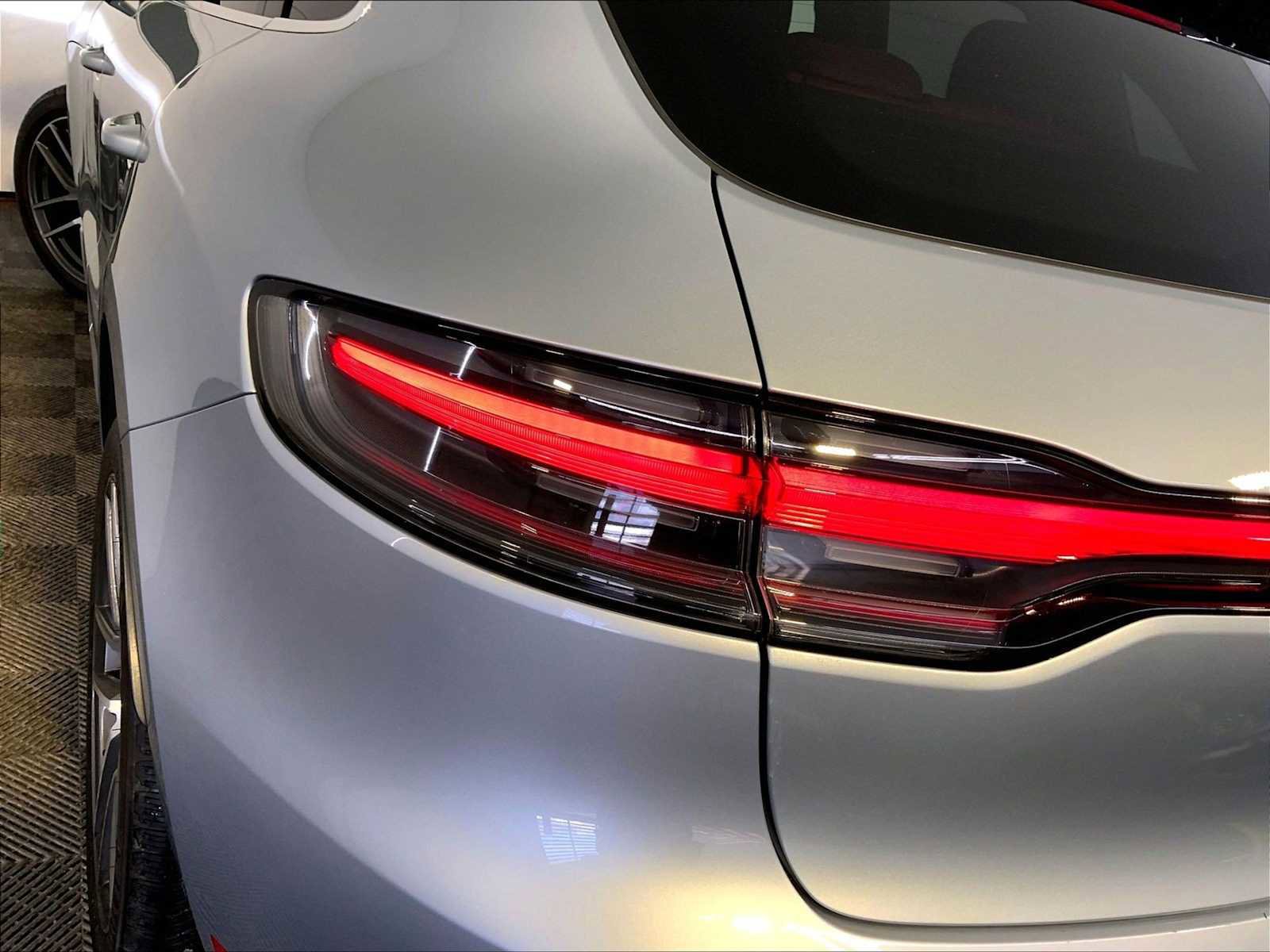 Certified 2023 Porsche Macan image 30