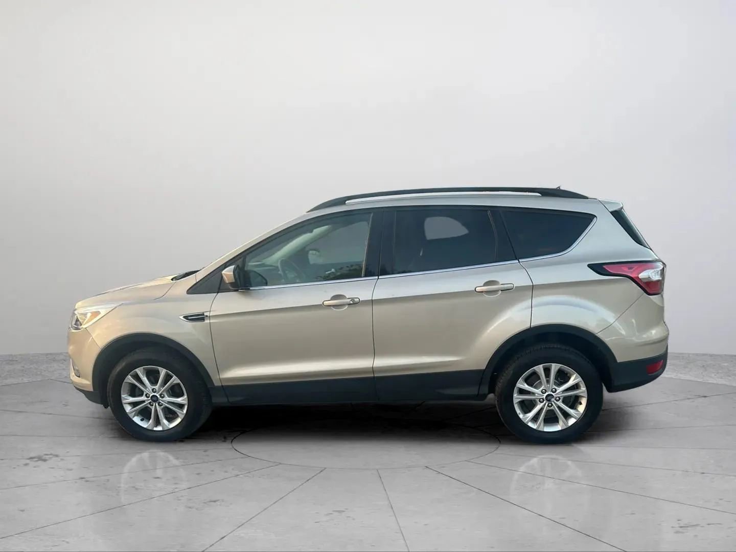 Used 2018 Ford Escape SE FWD image 16