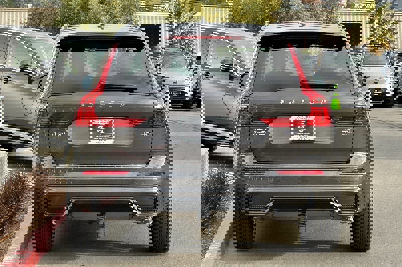 Certified 2024 Volvo XC60 B5 Ultimate w/ Protection Package Premier image 8