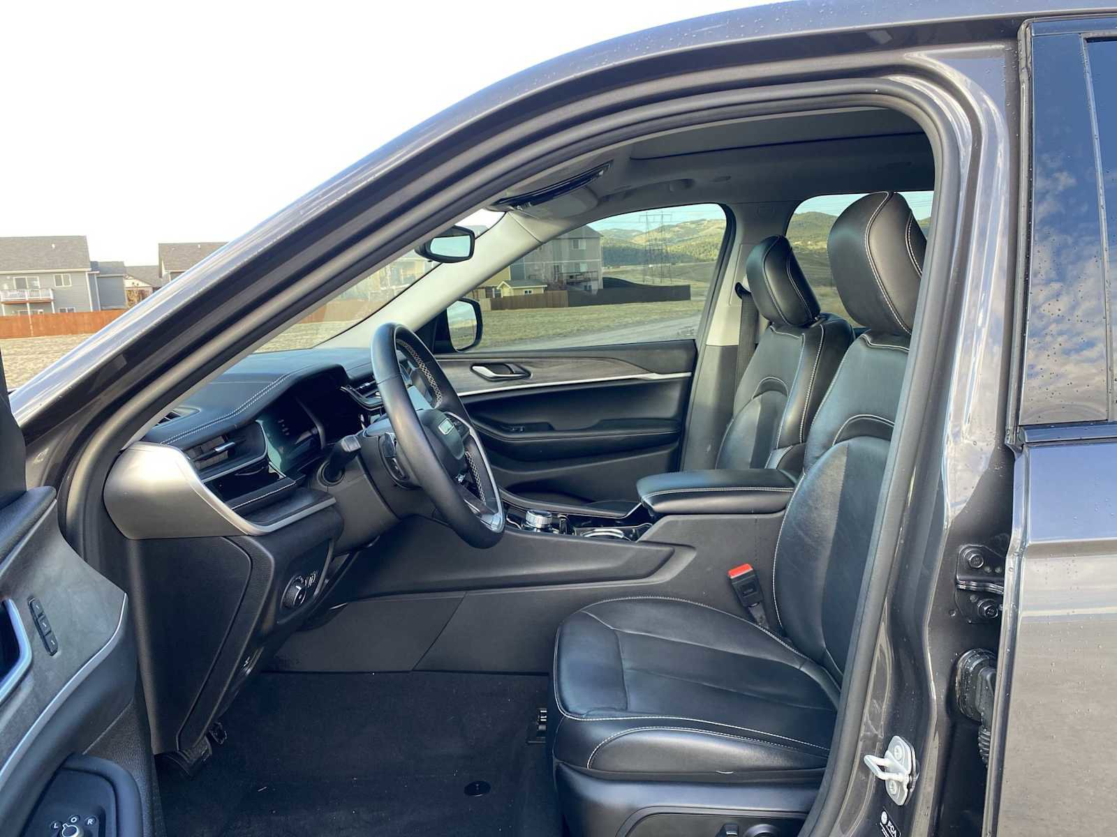 Certified 2022 Jeep Grand Cherokee L Limited w/ Black Appearance Package image 17