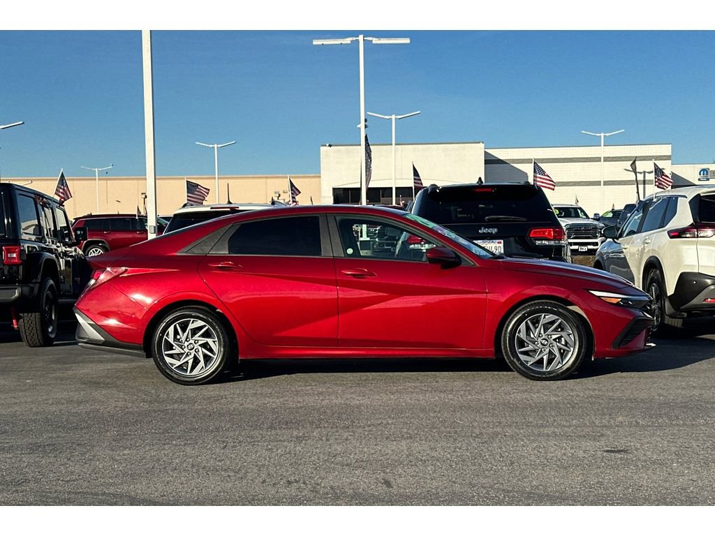 Used 2024 Hyundai Elantra SEL image 3