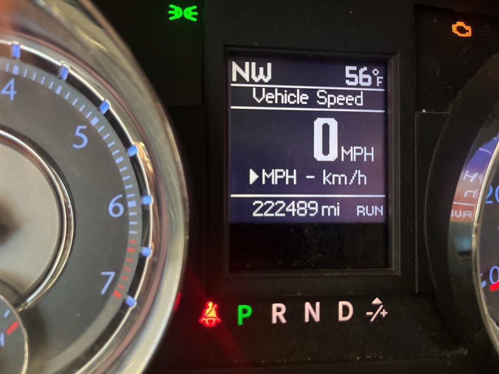 Used 2015 Chrysler Town & Country Touring FWD image 2