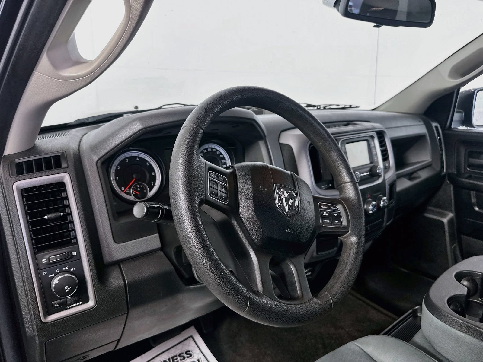 Used 2014 RAM 1500 Express RWD image 9