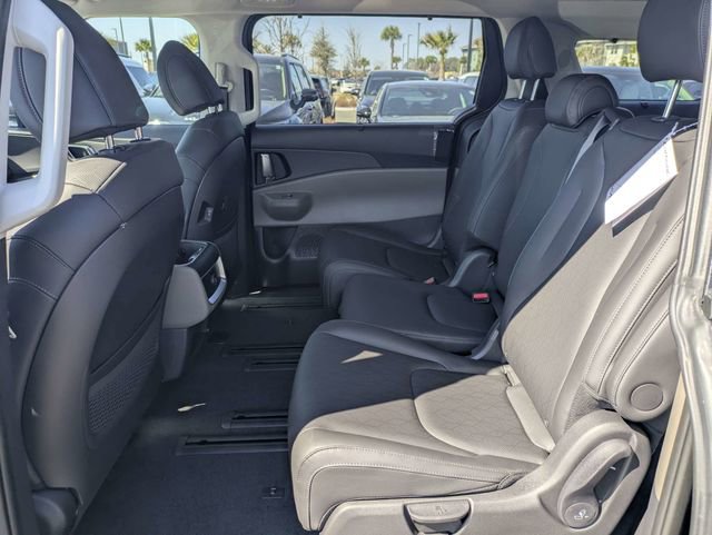 New 2026 Kia Carnival EX FWD image 12