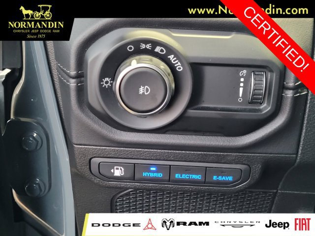 Used 2025 Jeep Wrangler Unlimited Rubicon 4xe w/ Convenience Group AWD/4WD image 14