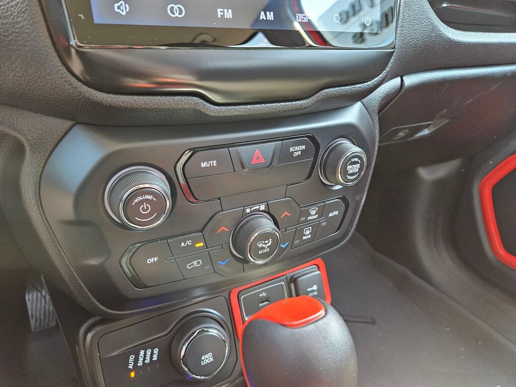 Used 2020 Jeep Renegade Latitude w/ Popular Equipment Group AWD/4WD image 22