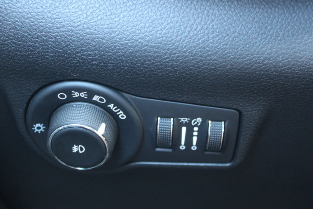 Used 2025 Jeep Compass Latitude AWD/4WD image 41
