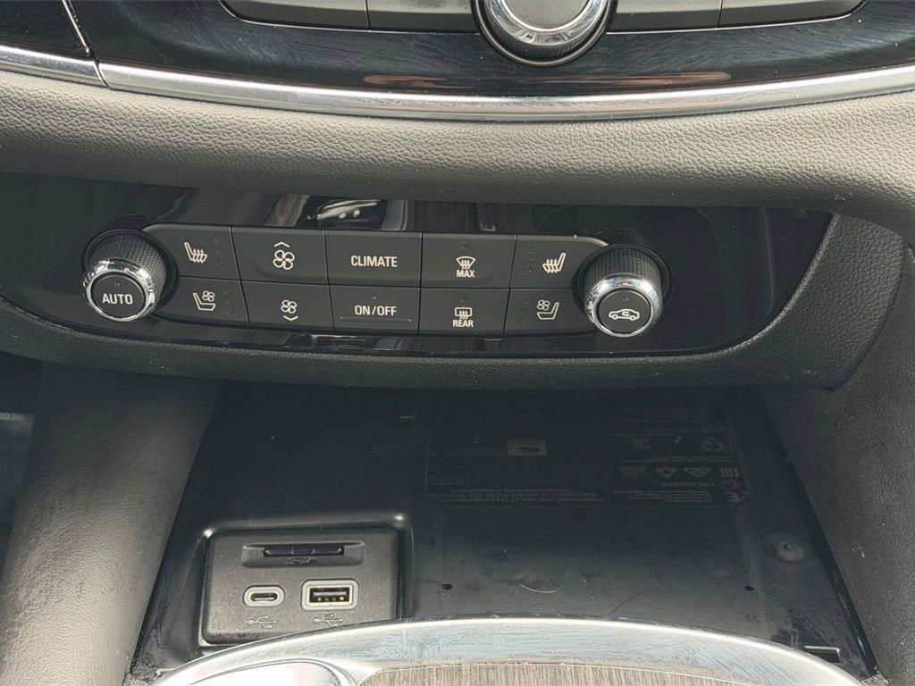 Used 2022 Buick Enclave Avenir w/ Avenir Technology Package image 22