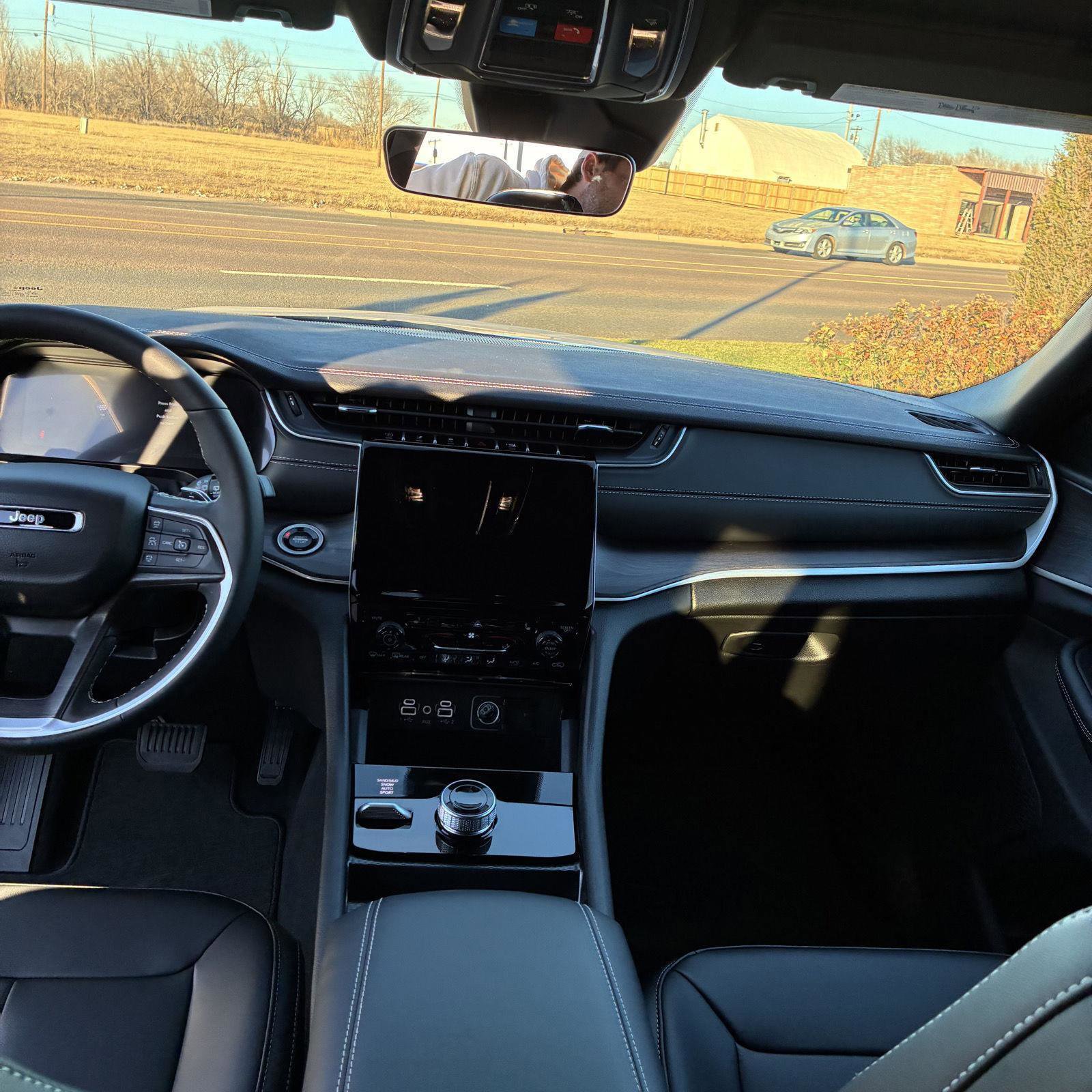 New 2025 Jeep Grand Cherokee L Limited w/ Black Appearance Package image 9