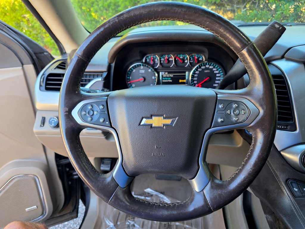 Used 2015 Chevrolet Suburban LT RWD image 21