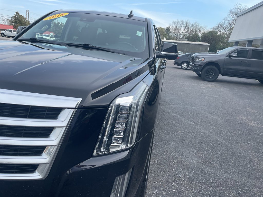 Used 2018 Cadillac Escalade ESV Luxury AWD/4WD image 4