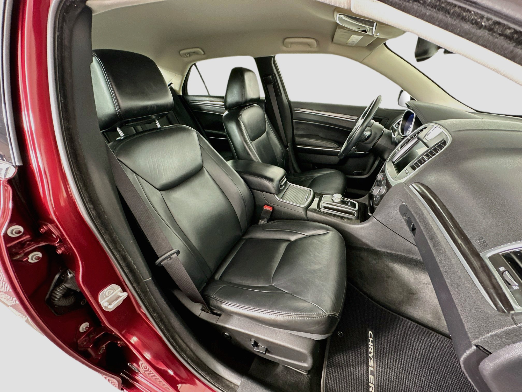 Used 2016 Chrysler 300 Limited RWD image 31