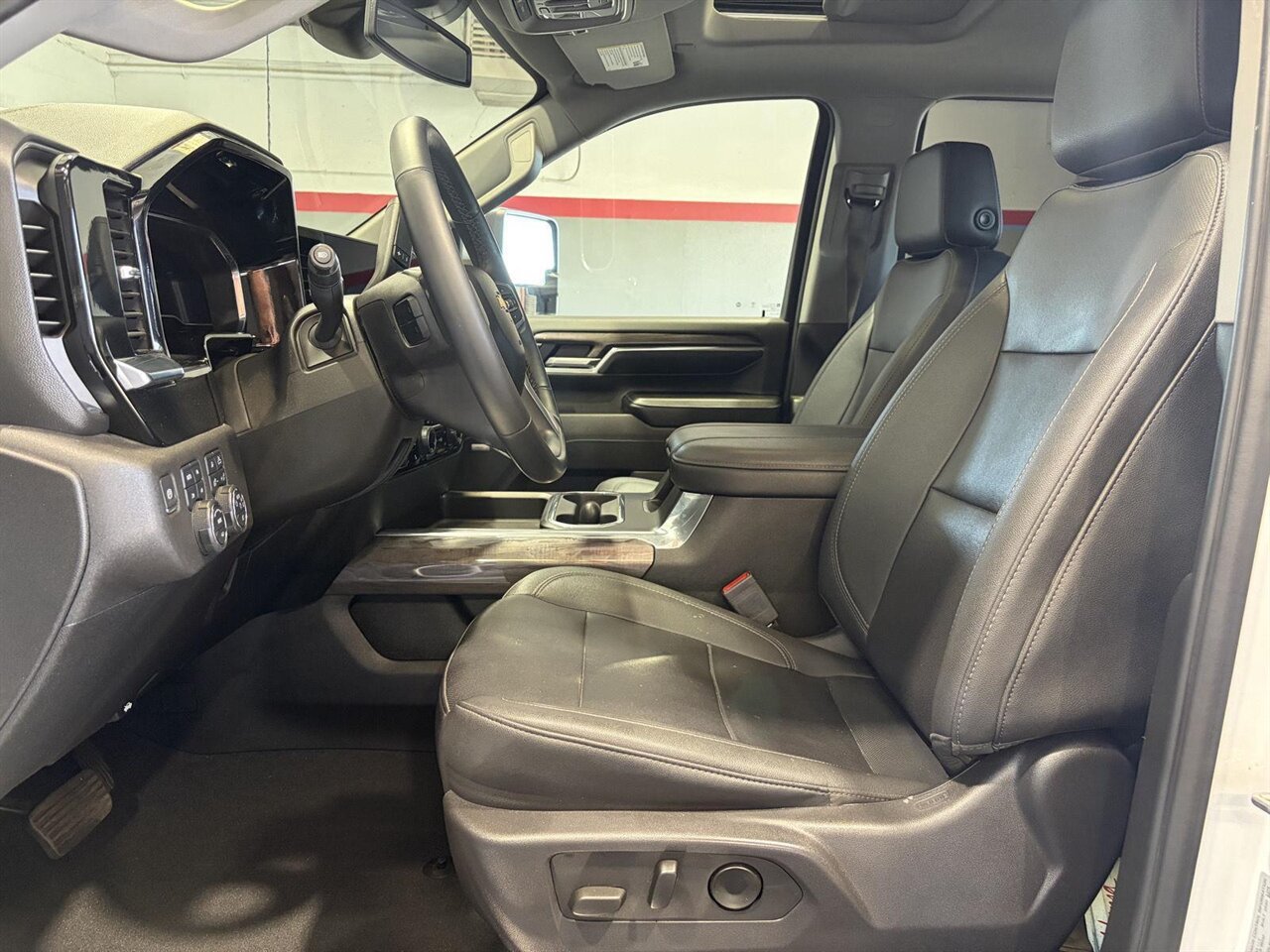 Used 2024 Chevrolet Silverado 2500 LTZ w/ LTZ Plus Package AWD/4WD image 2