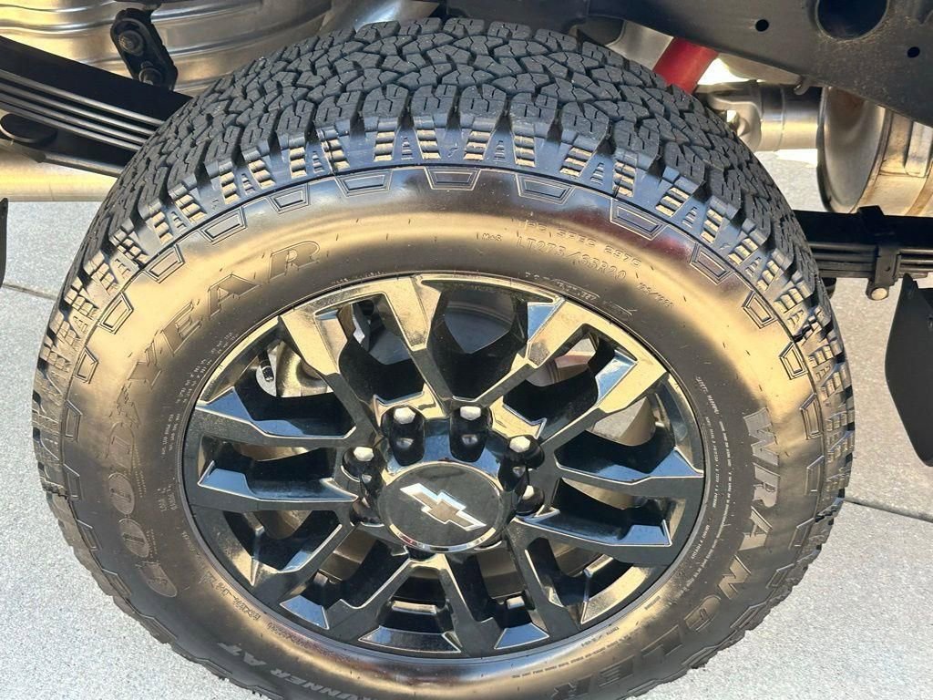 Used 2025 Chevrolet Silverado 2500 Custom w/ Custom Value Package image 24