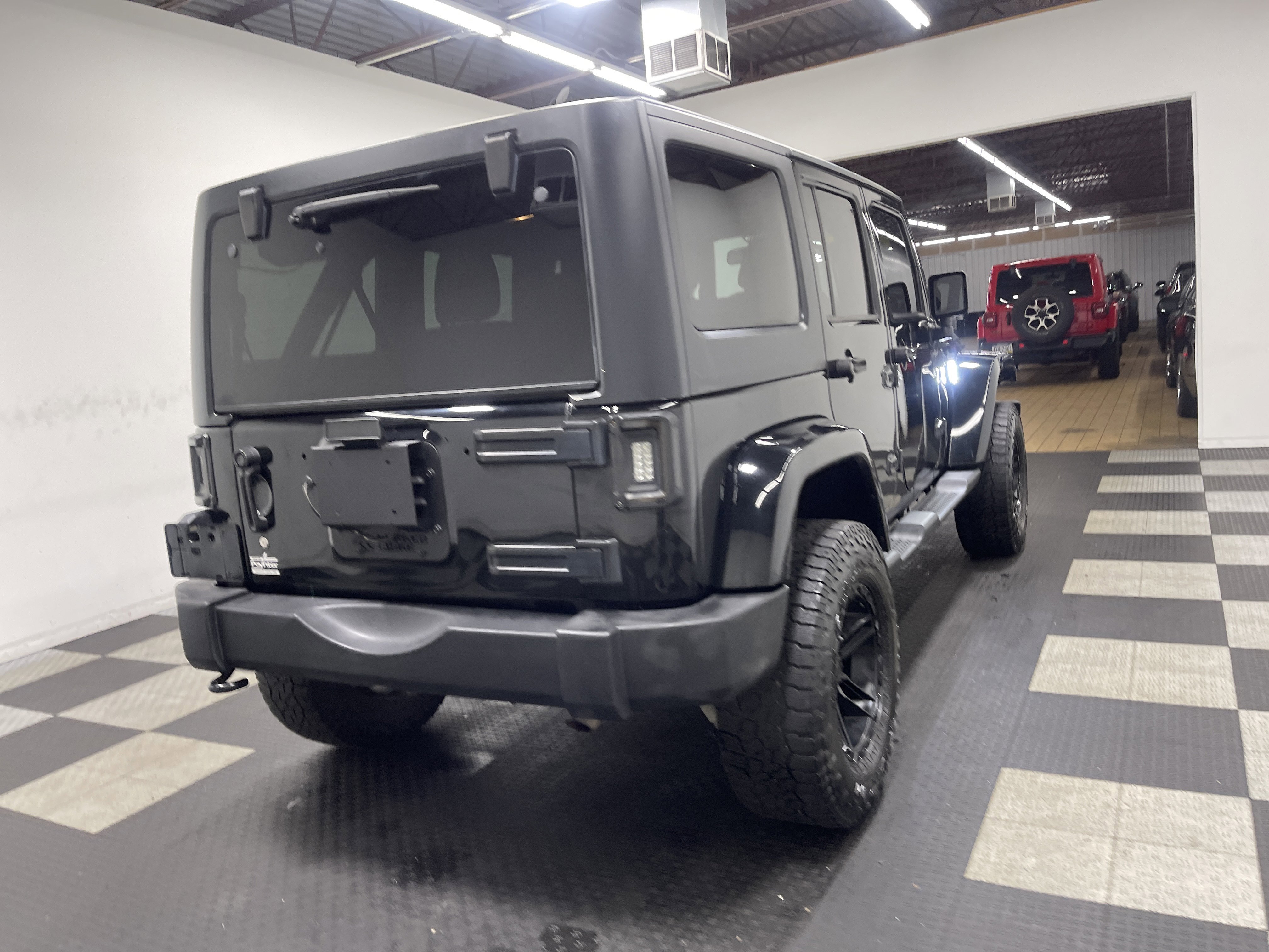 Used 2015 Jeep Wrangler Unlimited Sahara w/ Connectivity Group image 5