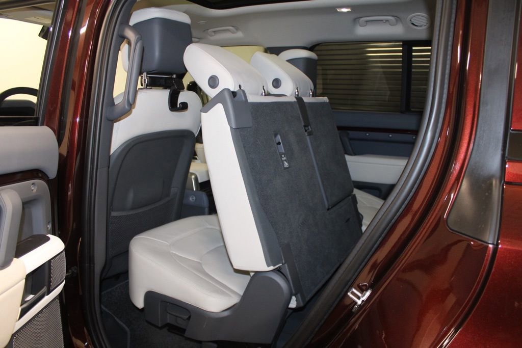 Used 2023 Land Rover Defender 130 SE image 47