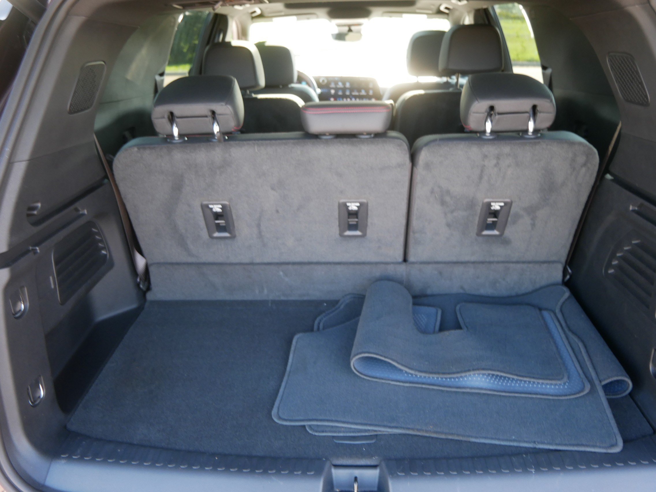 Used 2024 Chevrolet Traverse RS FWD image 19
