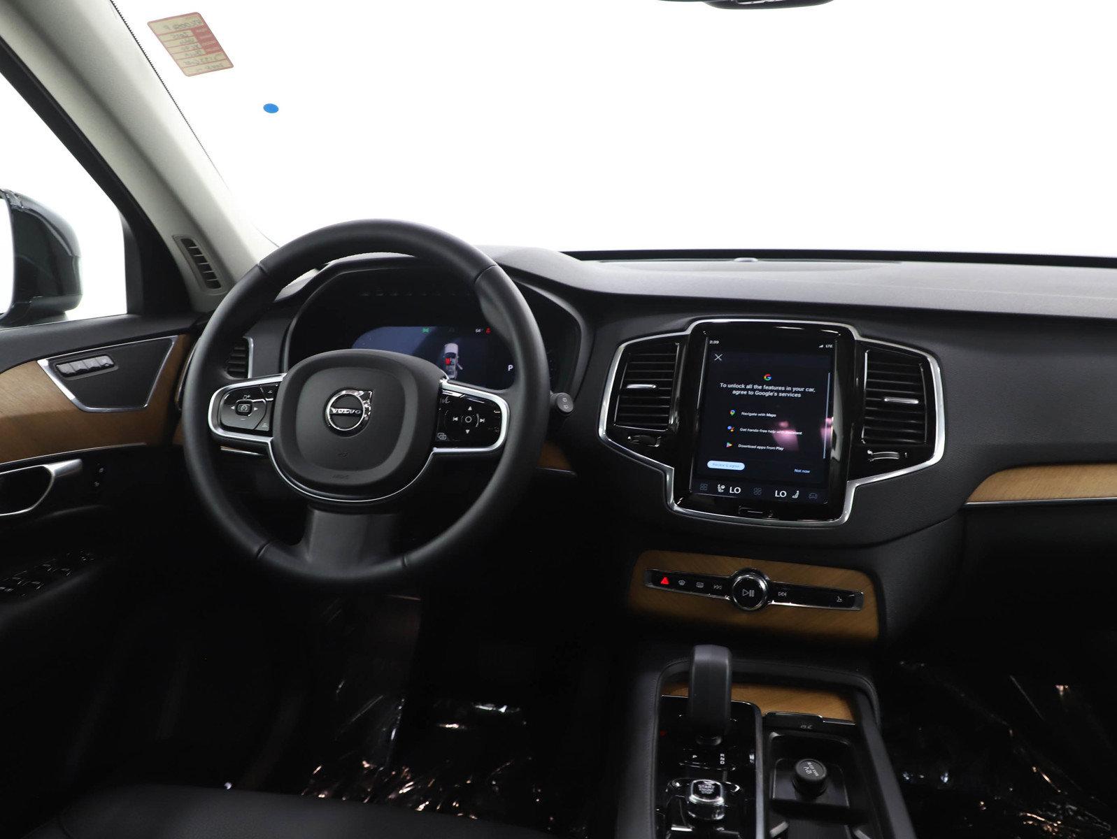 Used 2025 Volvo XC90 B6 Plus image 14