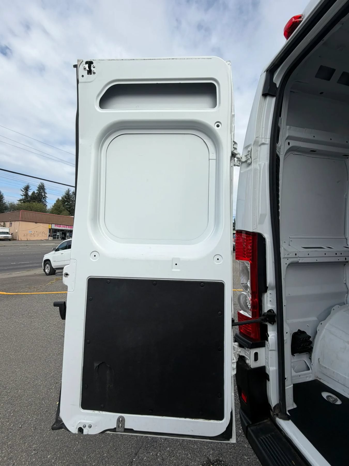 Used 2025 RAM ProMaster 2500 w/ Convenience Group FWD image 18