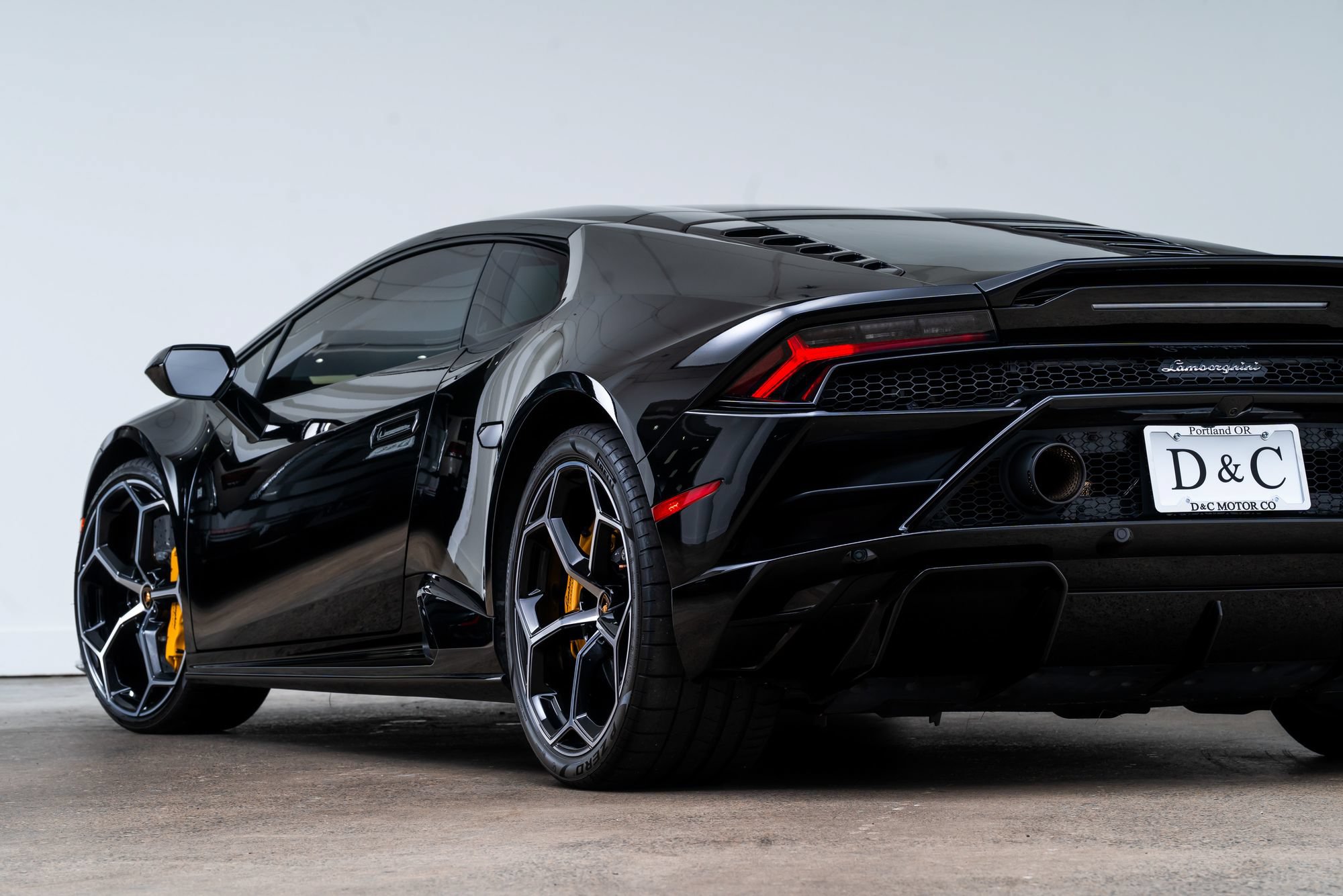 Used 2022 Lamborghini Huracan EVO RWD image 9