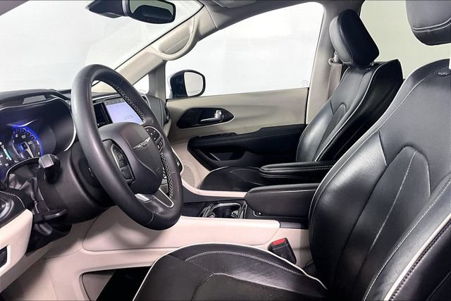 Used 2023 Chrysler Pacifica Limited FWD image 13