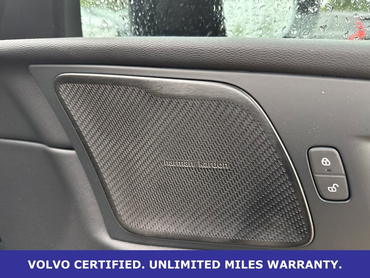 Certified 2024 Volvo XC60 B5 Plus w/ Climate Package AWD/4WD image 11