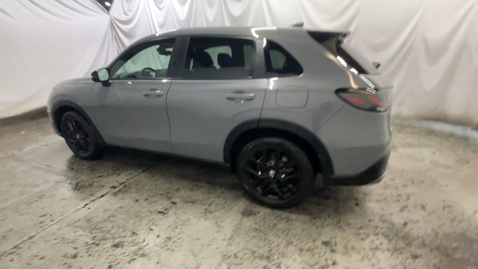 Used 2025 Honda HR-V Sport image 11
