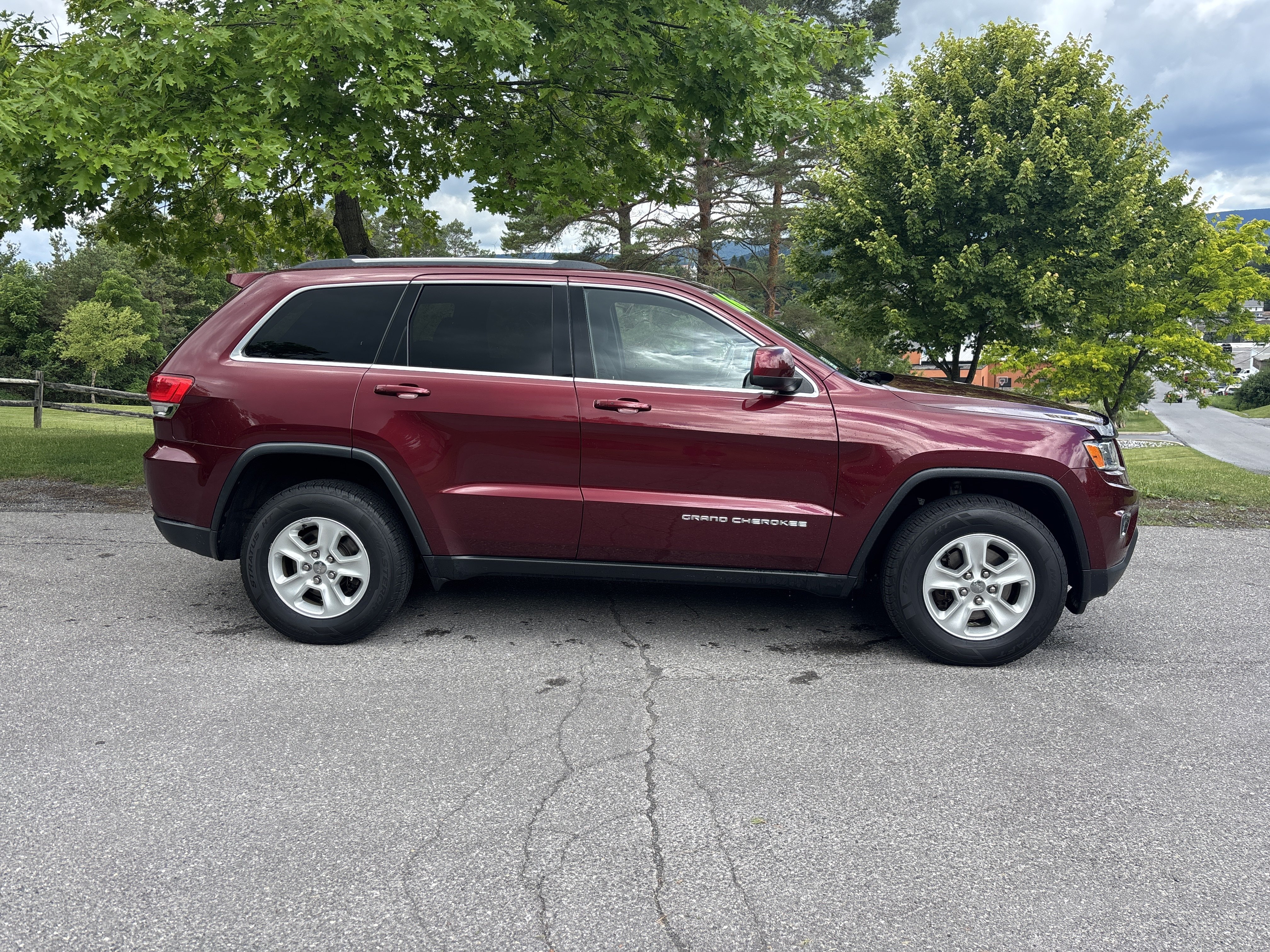 Used 2016 Jeep Grand Cherokee Laredo w/ Quick Order Package 23E AWD/4WD image 2