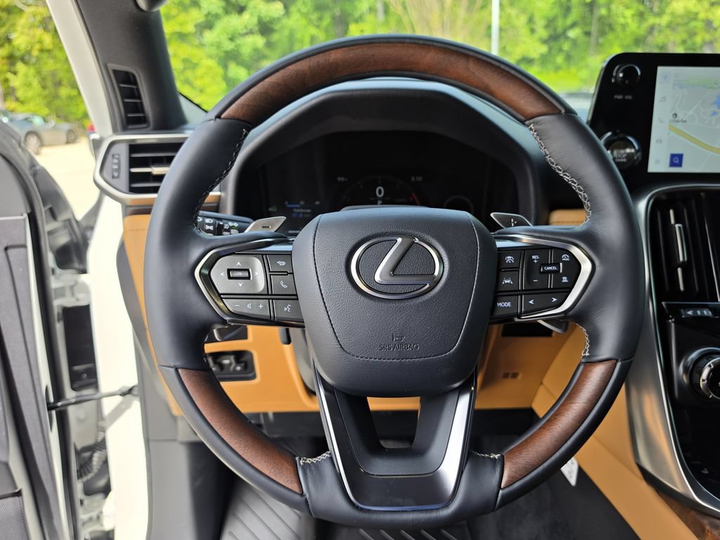Used 2026 Lexus LX 600 4WD w/ Accessory Package (2T) image 26