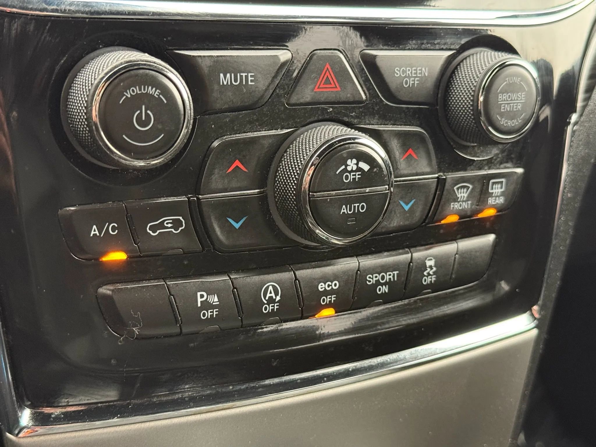 Used 2021 Jeep Grand Cherokee Laredo X image 47