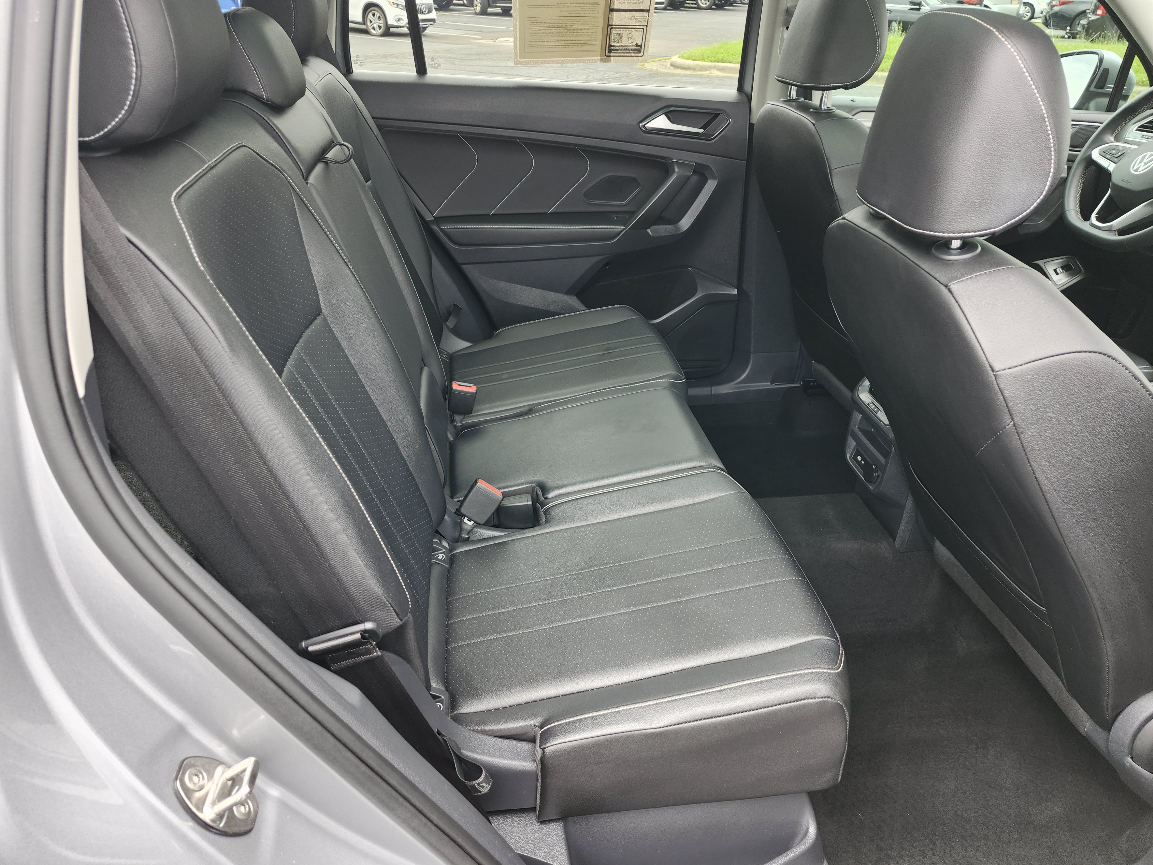 Used 2022 Volkswagen Tiguan SE AWD/4WD image 19