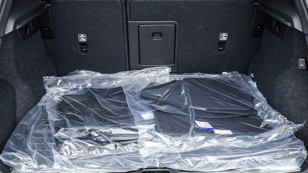 New 2025 Volvo XC40 B5 Plus w/ Climate Package image 13