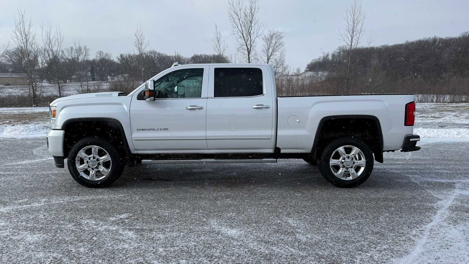 Used 2019 GMC Sierra 2500 Denali w/ Duramax Plus Package AWD/4WD image 6