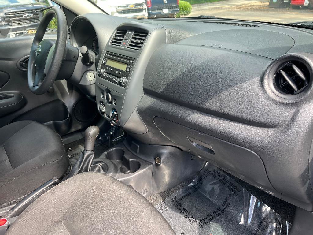Used 2017 Nissan Versa S FWD image 33