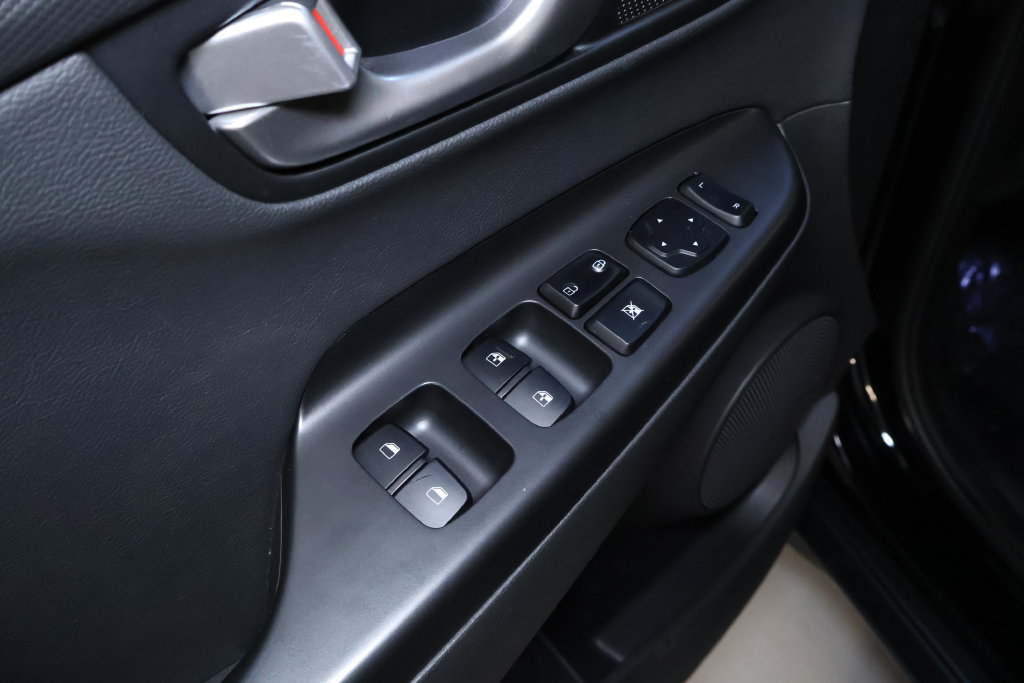Used 2023 Hyundai Kona Limited AWD/4WD image 15
