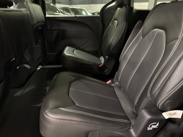 New 2027 Chrysler Pacifica Select w/ Family Tech Group AWD/4WD image 24