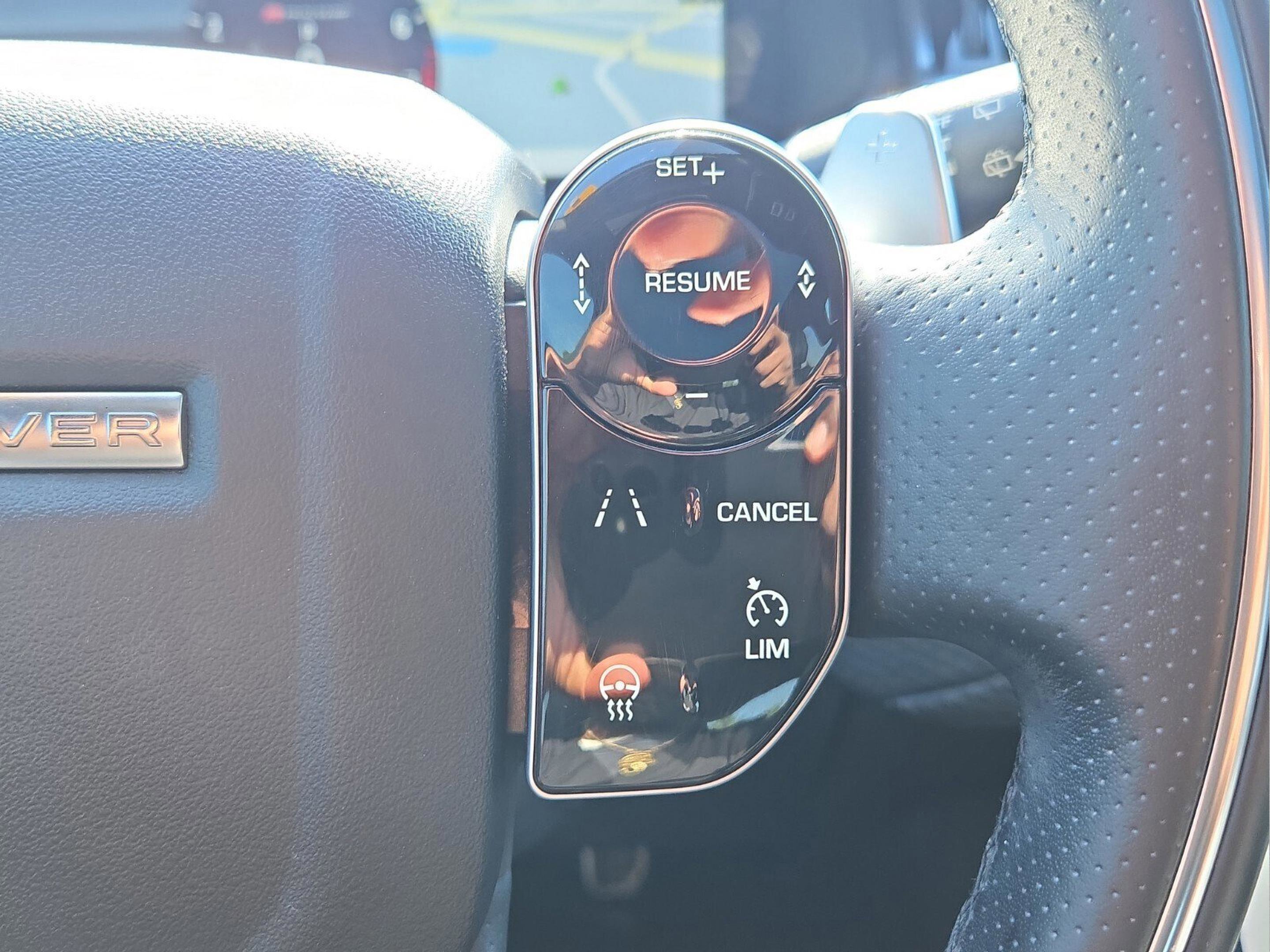 Used 2019 Land Rover Range Rover Velar R-Dynamic SE image 21